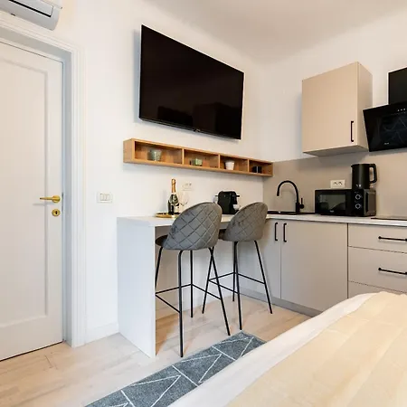 Vibe Romana Square By Global *