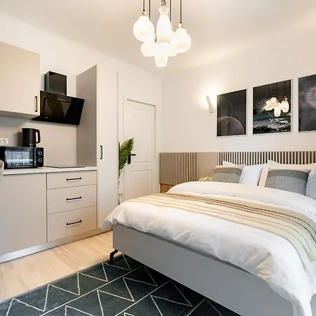 Vibe Romana Square By Global *