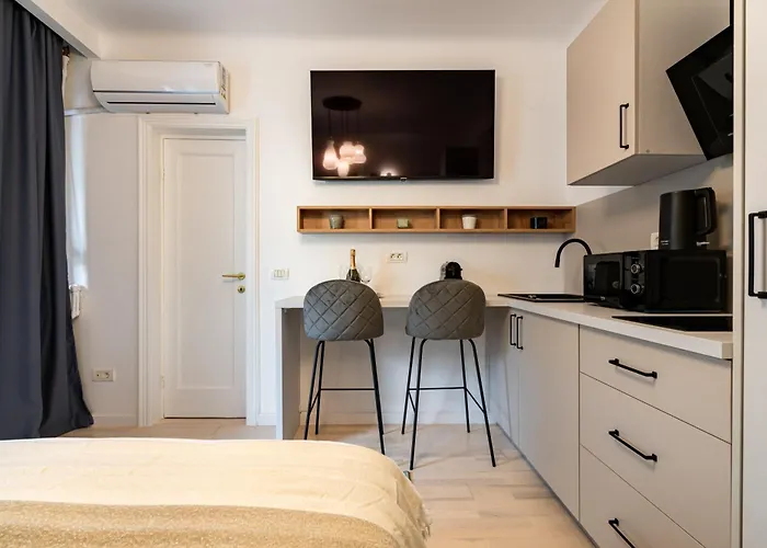 Vibe Romana Square By Global *