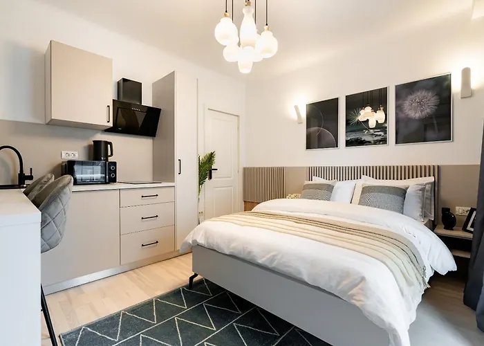 Vibe Romana Square By Global *