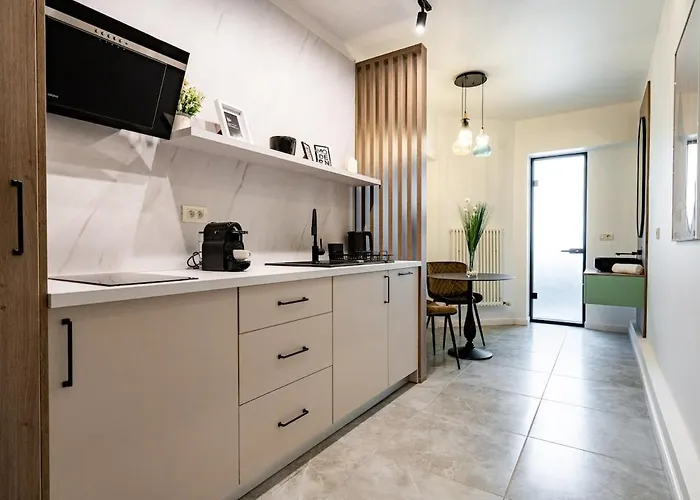 Vibe Romana Square By Global