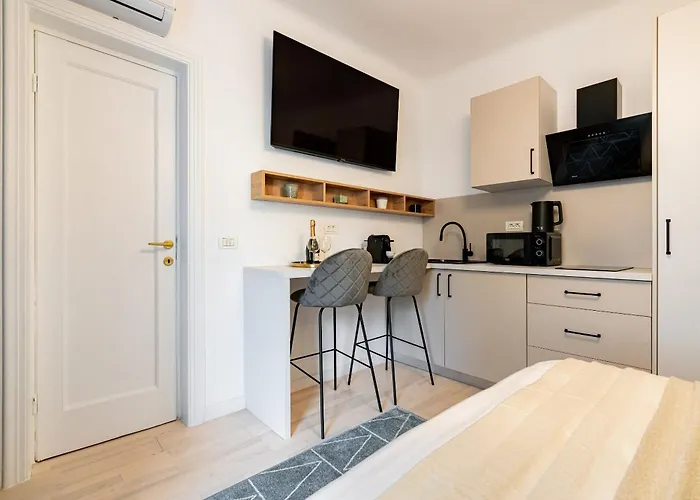 Vibe Romana Square By Global *